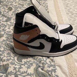 Jordan Men's Black, White, and Tan Sneakers